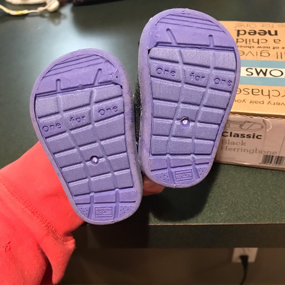Toms - Picture 3 of 3
